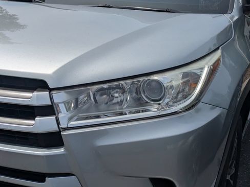 Used 2017 Toyota Highlander LE FWD image 11