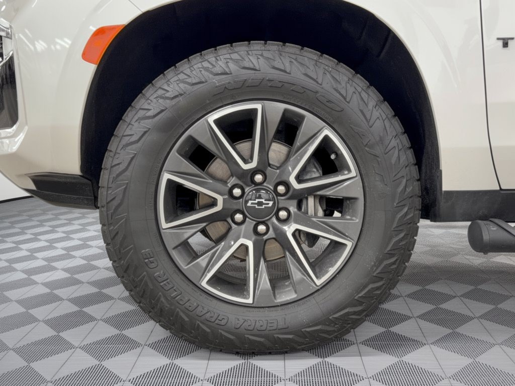 Used 2023 Chevrolet Tahoe Z71 w/ Z71 Off-Road Package AWD/4WD image 13