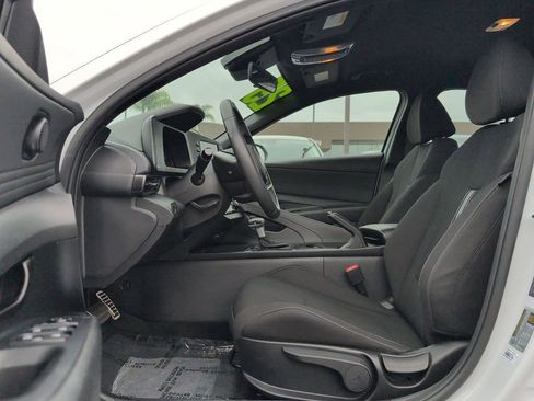 Certified 2025 Hyundai Elantra Sport FWD image 9