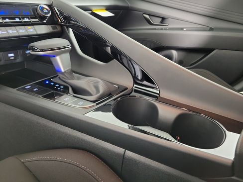 New 2025 Hyundai Elantra SEL image 19