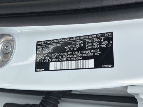 Certified 2025 Volvo XC40 B5 Ultra AWD/4WD image 37