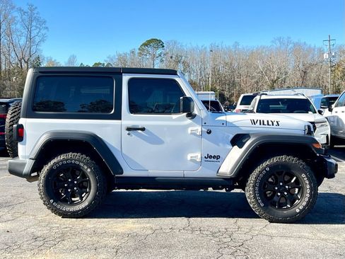 Used 2022 Jeep Wrangler Willys image 2