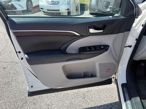 Used 2015 Toyota Highlander Limited FWD image 13