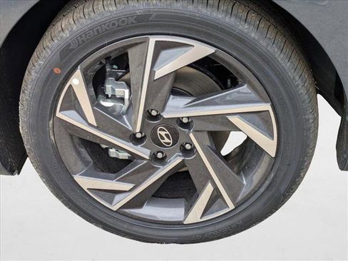 New 2025 Hyundai Elantra SEL image 10