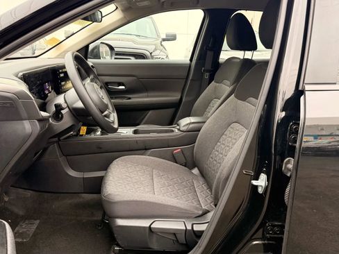 Used 2025 Nissan Kicks SV image 12