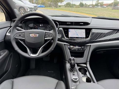 New 2025 Cadillac XT6 Premium Luxury image 8