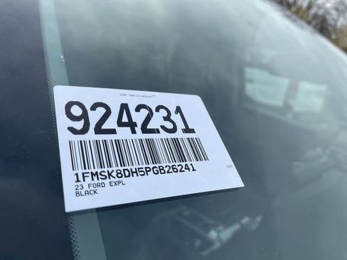 Used 2023 Ford Explorer XLT w/ Equipment Group 202A image 3