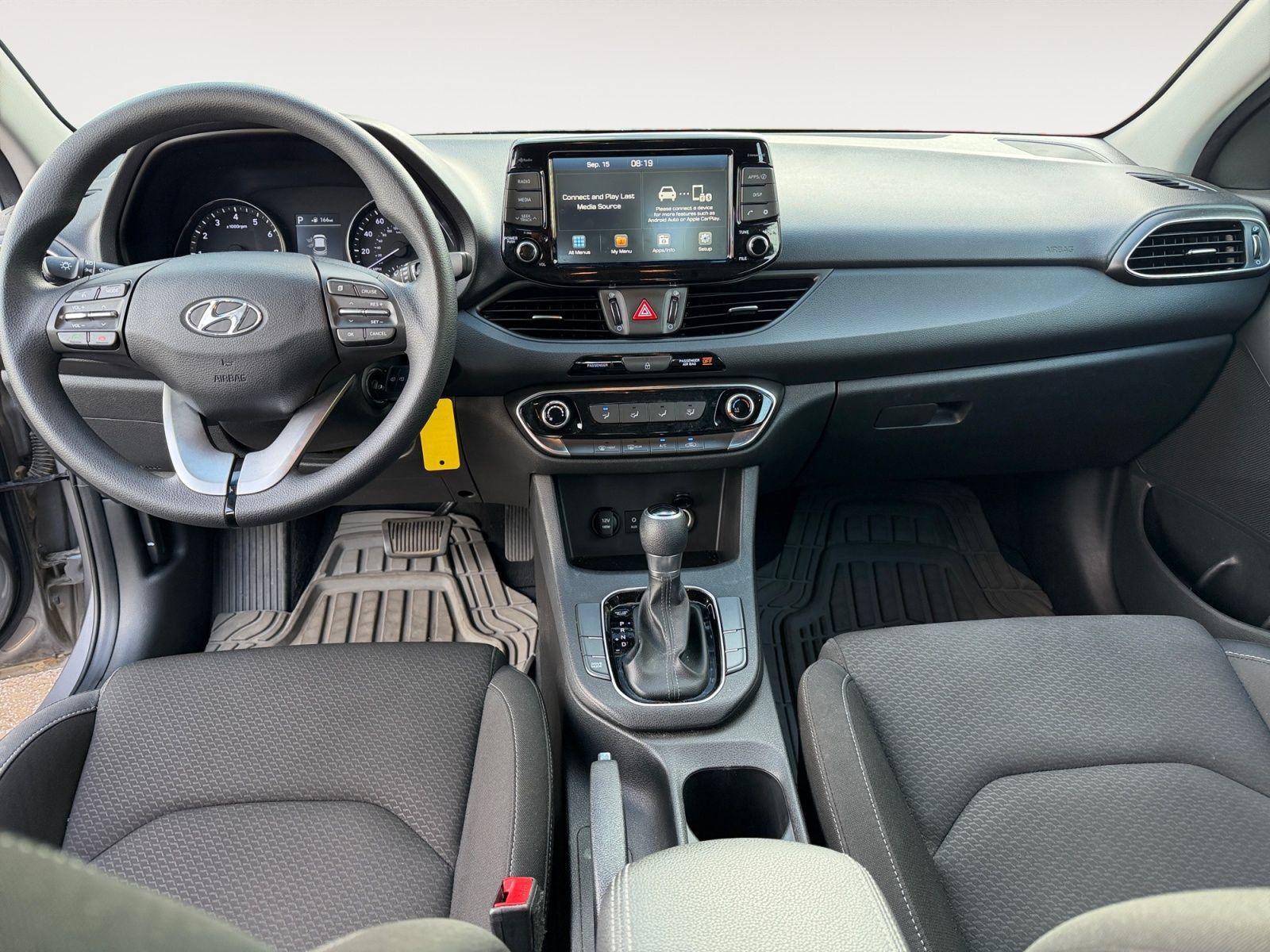 Used 2020 Hyundai Elantra GT FWD image 10