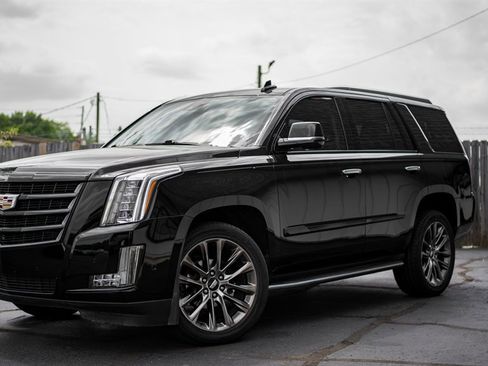 Used 2020 Cadillac Escalade Luxury w/ Escalade Sport Edition image 9
