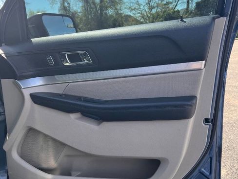 Used 2018 Ford Explorer Base AWD 4dr SUV image 16
