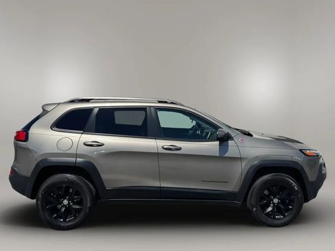 Used 2016 Jeep Cherokee Trailhawk w/ Comfort/Convenience Group AWD/4WD image 6