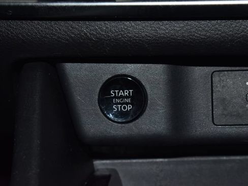 Used 2025 Nissan Rogue SV AWD/4WD image 25