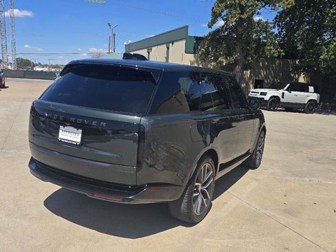 Used 2025 Land Rover Range Rover SE AWD/4WD image 4