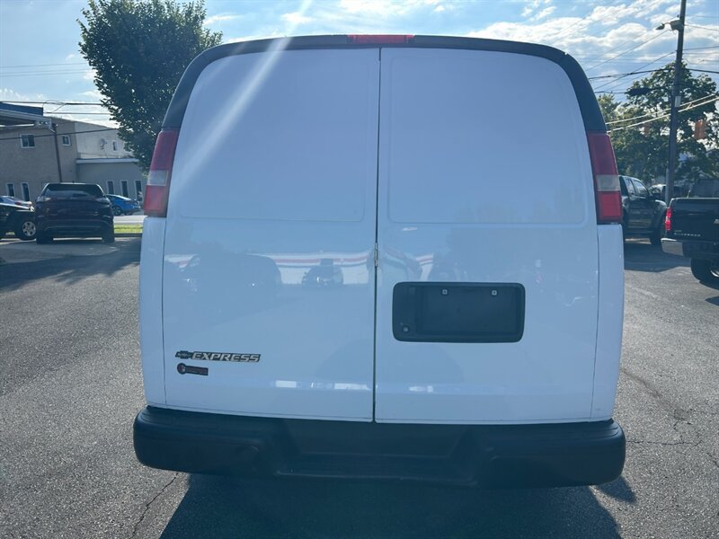 Used 2014 Chevrolet Express 2500 RWD image 4