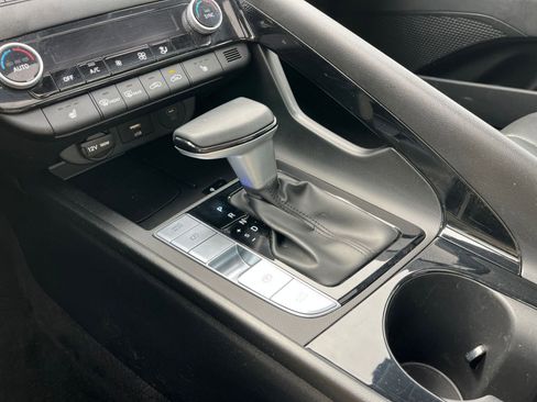 Used 2025 Hyundai Elantra Limited image 43