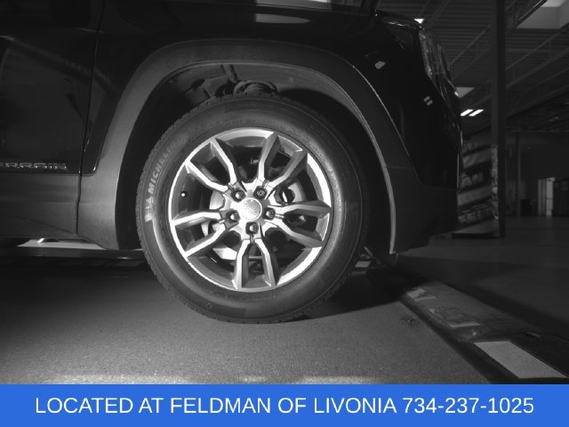 Certified 2024 GMC Terrain SLT w/ LPO, Floor Liner Package AWD/4WD image 30