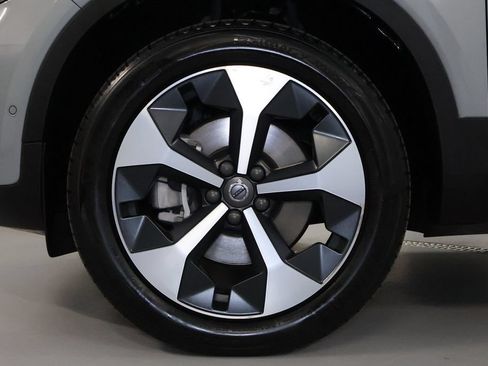 Used 2024 Volvo XC40 B5 Plus AWD/4WD image 34