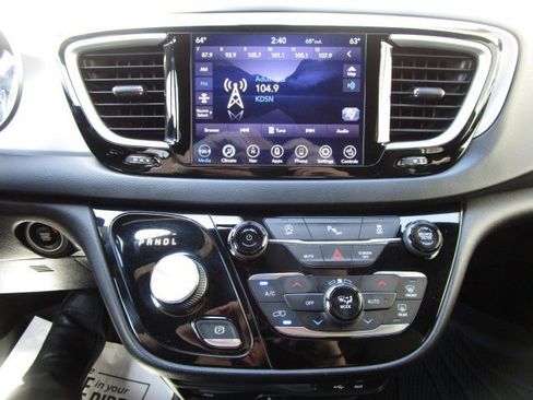 Used 2020 Chrysler Pacifica Touring-L Plus w/ S Appearance Package FWD image 20