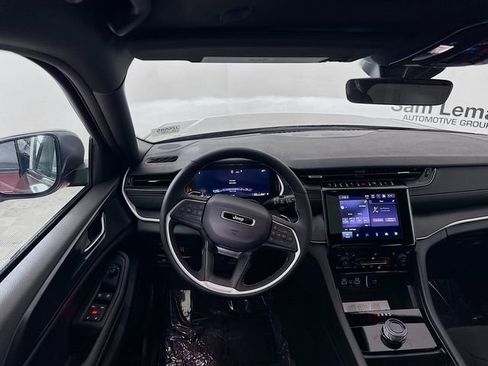 New 2025 Jeep Grand Cherokee Laredo image 21