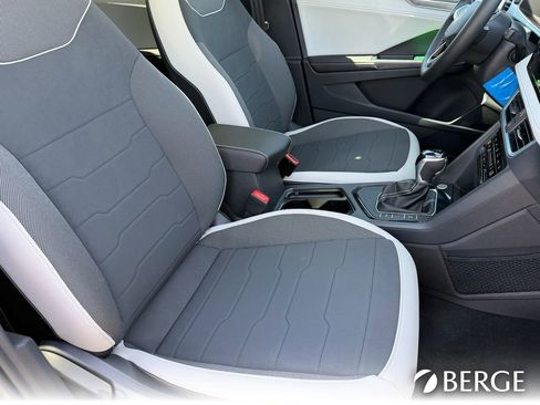 New 2026 Volkswagen Taos SE FWD image 13
