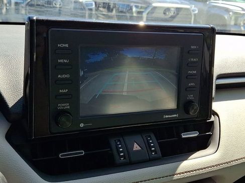 Certified 2021 Toyota RAV4 XLE Premium AWD/4WD image 18