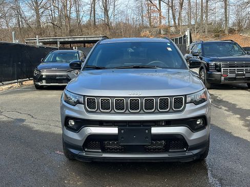 Used 2024 Jeep Compass Latitude image 3