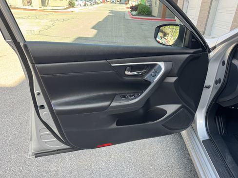 Used 2018 Nissan Altima 2.5 SL FWD image 16