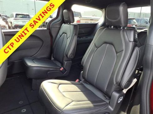 New 2026 Chrysler Pacifica Select AWD/4WD image 16