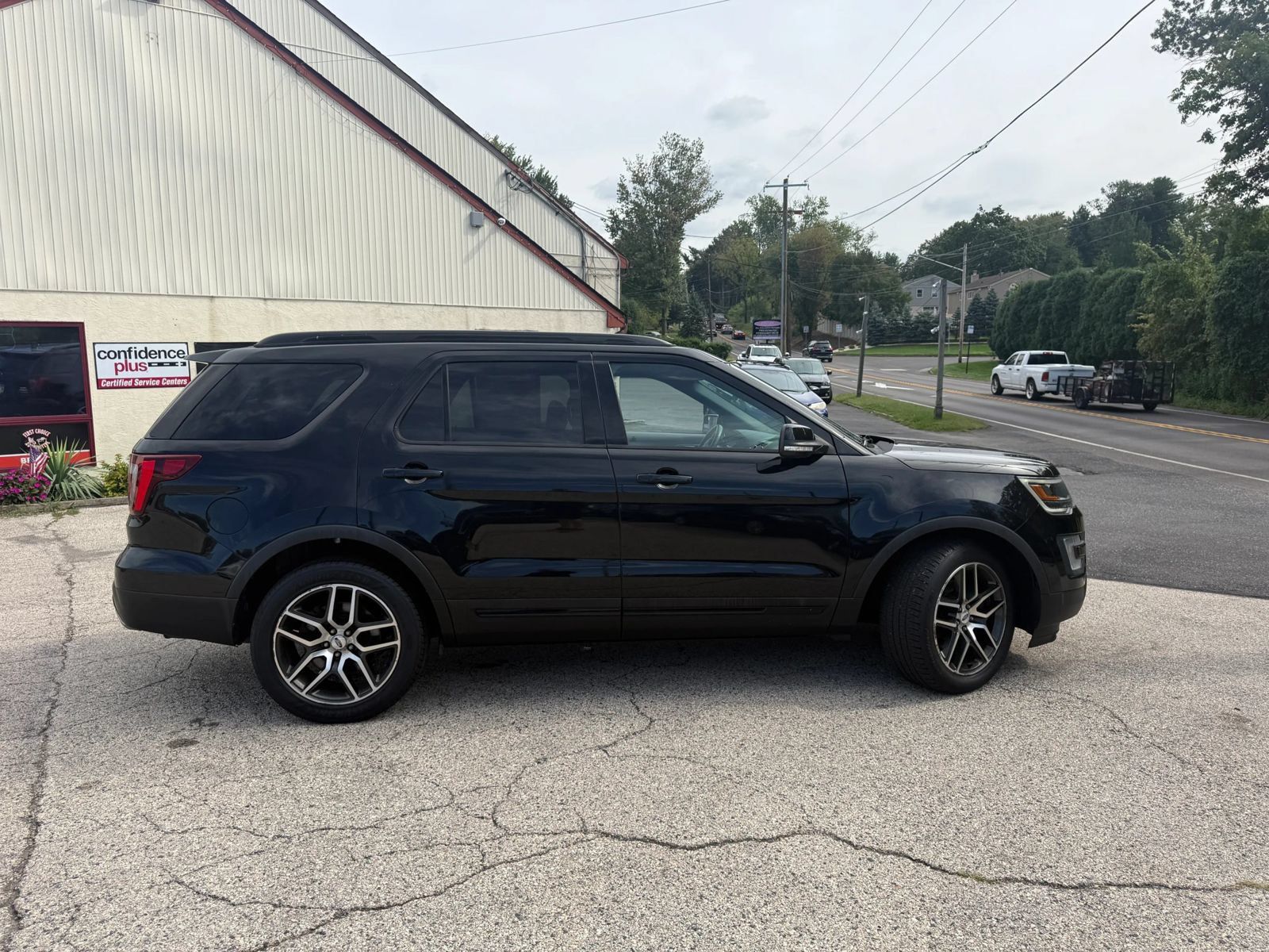 Used 2017 Ford Explorer Sport AWD/4WD image 4