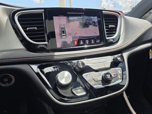 New 2026 Chrysler Pacifica Pinnacle w/ Trailer Tow Group image 22