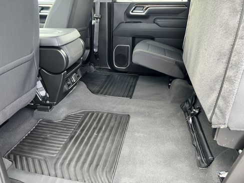 Used 2025 Chevrolet Silverado 2500 LT w/ Convenience Package image 19