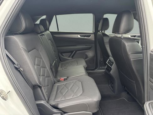 Used 2024 Volkswagen Atlas Cross Sport SE image 30