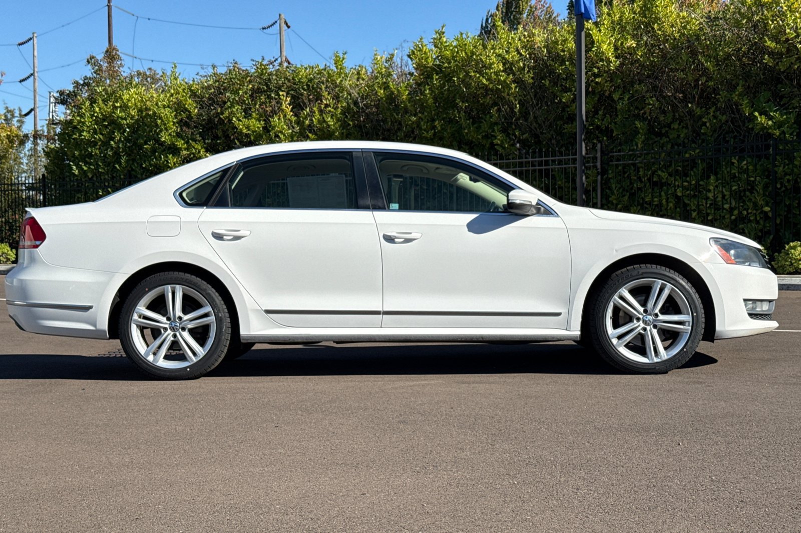 Used 2013 Volkswagen Passat TDI SEL Premium FWD image 3