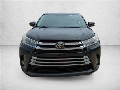 Used 2019 Toyota Highlander Limited FWD image 2