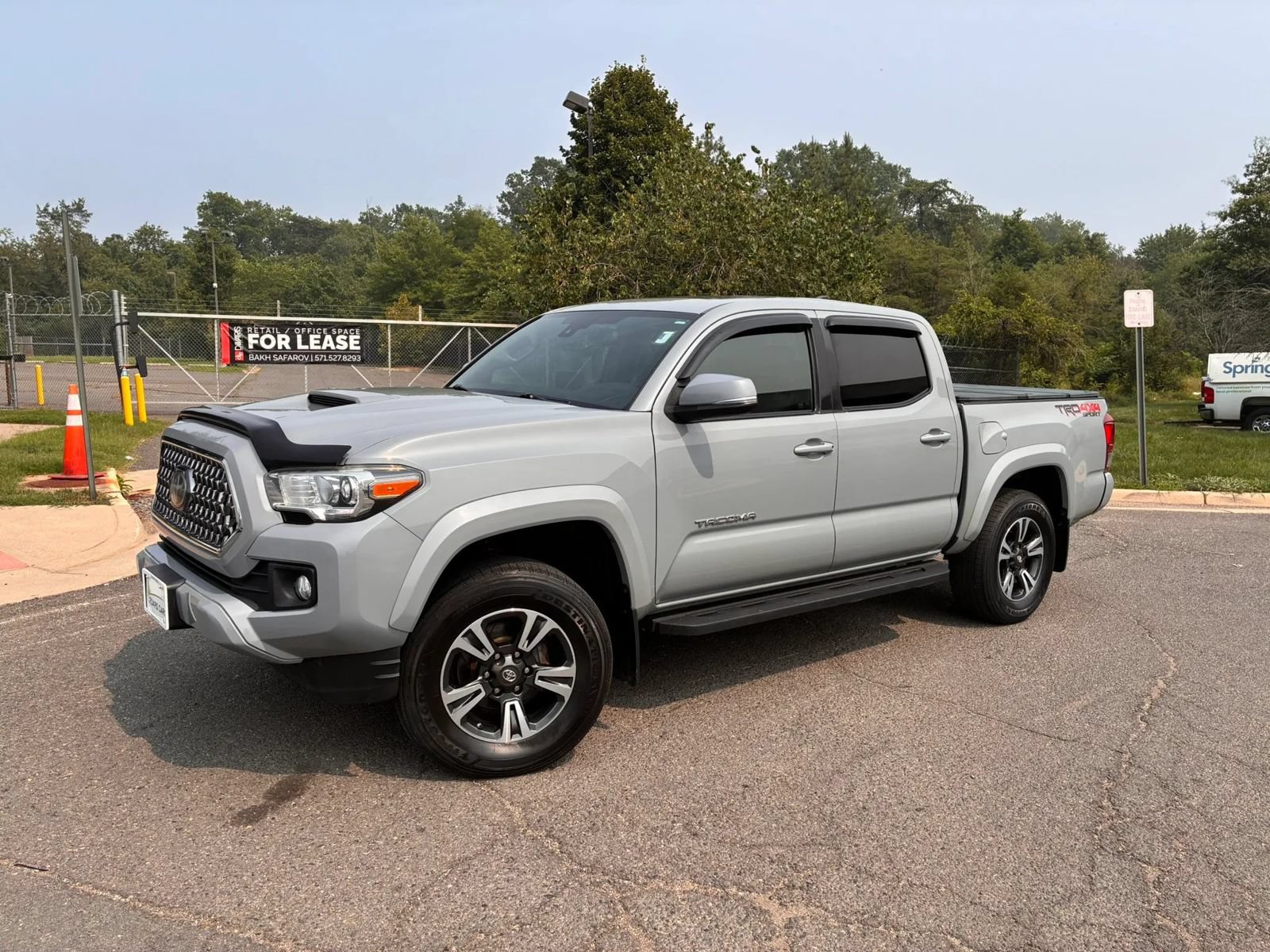Used 2019 Toyota Tacoma TRD Sport AWD/4WD image 2