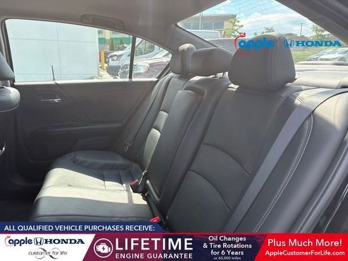 Used 2017 Honda Accord Touring image 5
