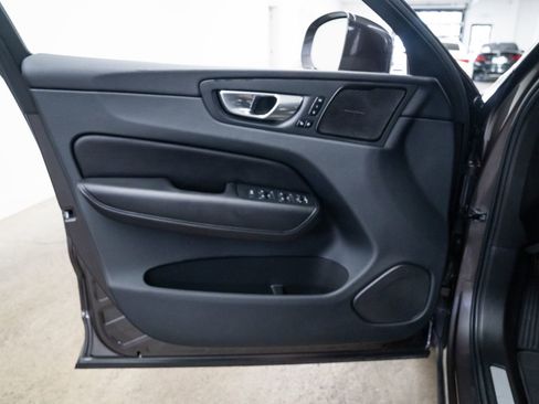 Used 2023 Volvo XC60 B5 Plus AWD/4WD image 17
