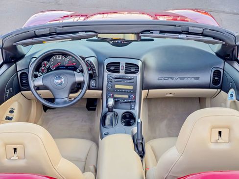 Used 2006 Chevrolet Corvette Convertible w/ Preferred Equipment Group image 2