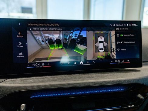 Used 2026 BMW 230i xDrive Coupe w/ Premium Package image 21