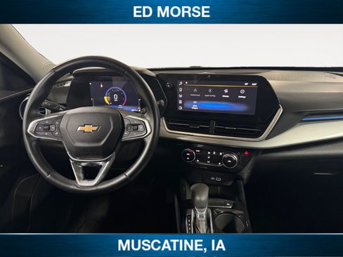 Used 2025 Chevrolet Trax LT w/ LT Convenience Package FWD image 10