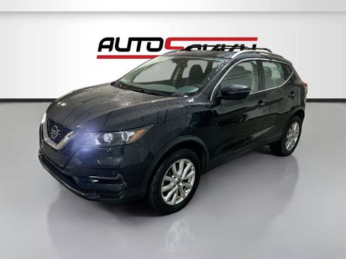 Used 2020 Nissan Rogue Sport SV image 3