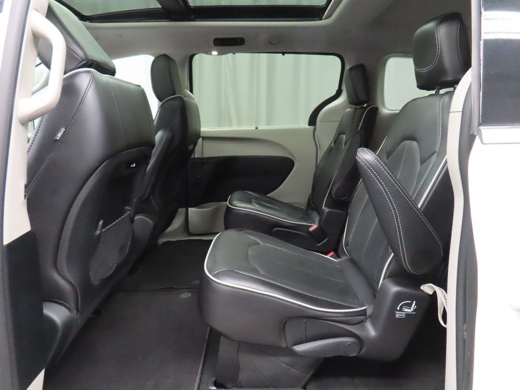 Used 2024 Chrysler Pacifica Limited FWD image 13