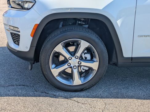 New 2025 Jeep Grand Cherokee Limited w/ Luxury Tech Group II AWD/4WD image 40