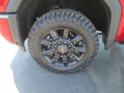 Used 2024 GMC Sierra 2500 AT4 w/ AT4 Premium Plus Package AWD/4WD image 16