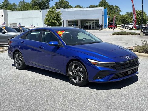 Used 2025 Hyundai Elantra SEL FWD image 4