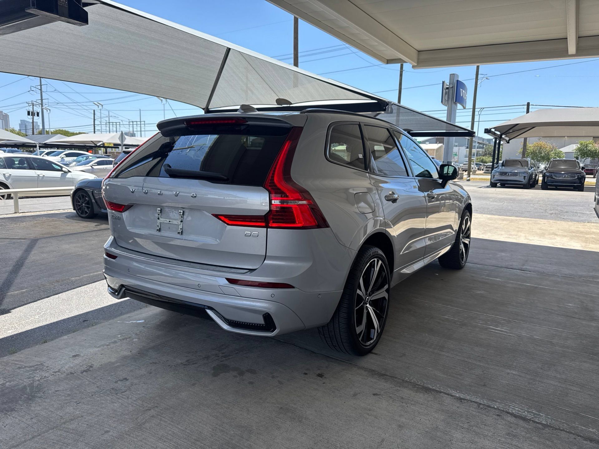 Certified 2023 Volvo XC60 B5 Ultimate w/ Climate Package FWD image 8