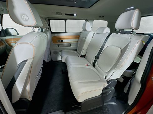 Used 2025 Volkswagen ID. Buzz 1st Edition RWD image 27