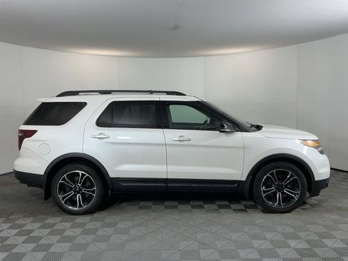 Used 2015 Ford Explorer Sport w/ Equipment Group 401A image 4