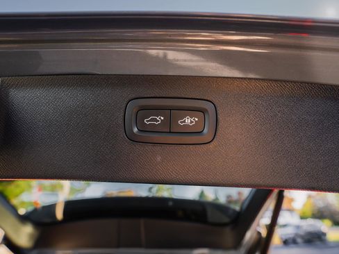 Used 2022 Volvo XC90 T6 Momentum w/ Climate Package image 41