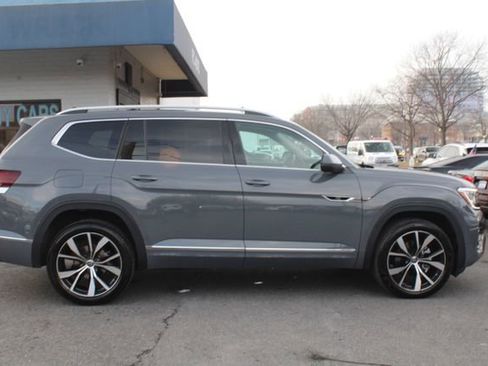 Used 2025 Volkswagen Atlas SEL Premium R-Line image 8